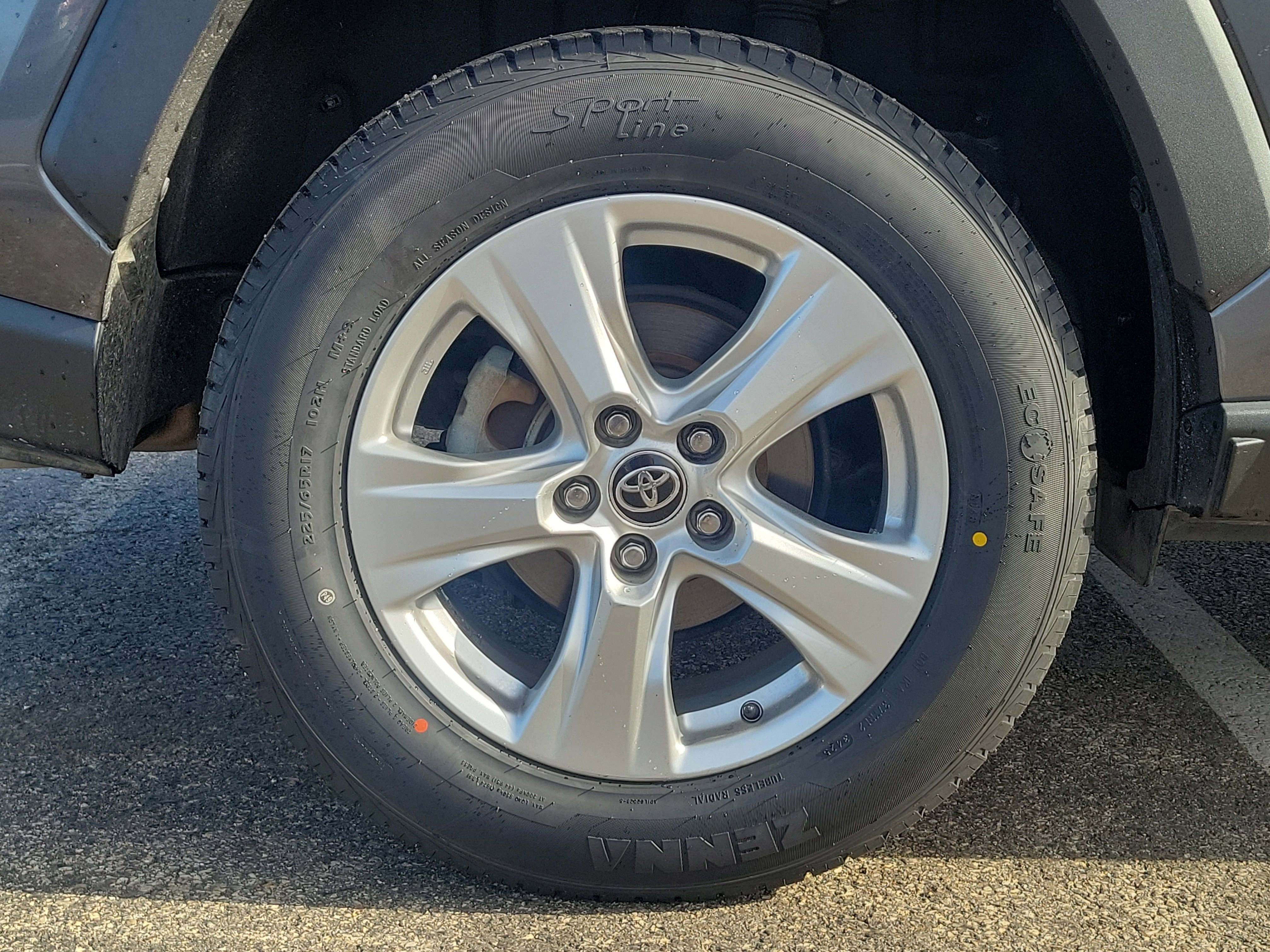 Used 2021 Toyota RAV4 XLE image 5