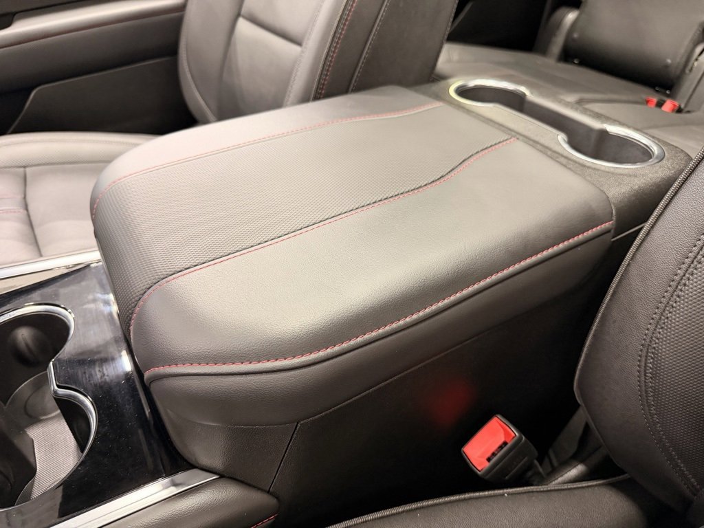 Used 2025 Chevrolet Suburban RST w/ Sun And Tow Package image 33