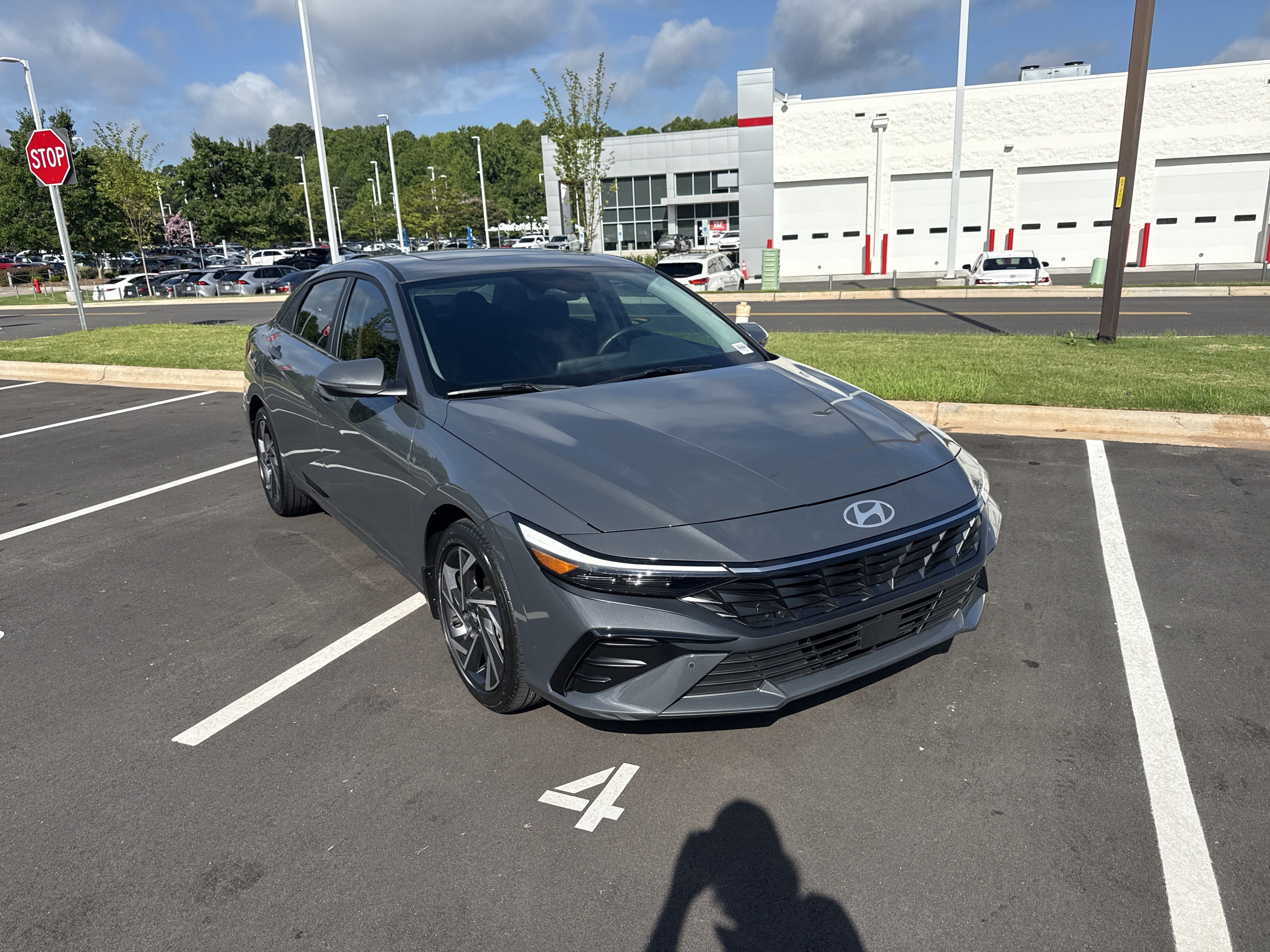 Used 2024 Hyundai Elantra Limited FWD image 2