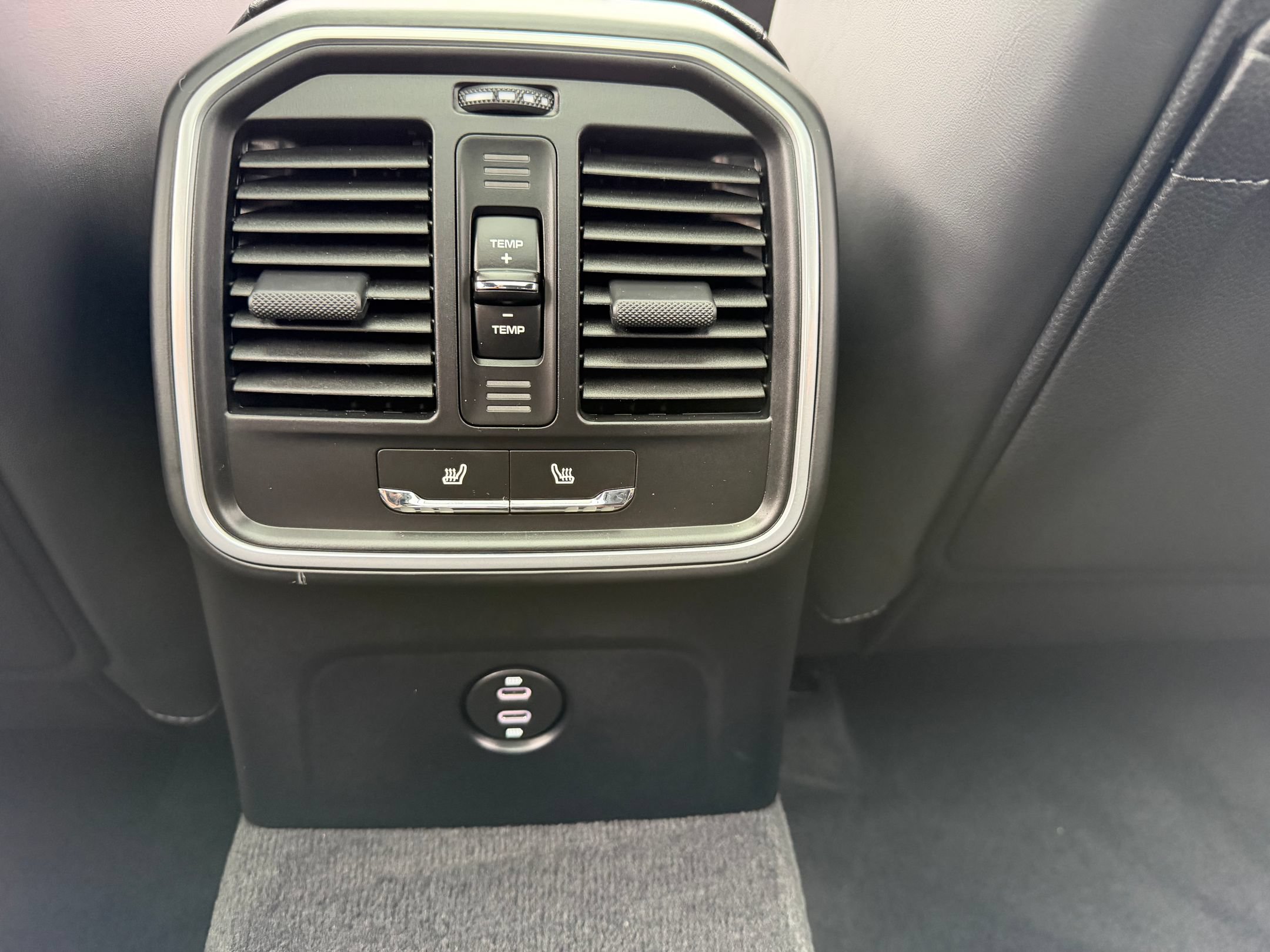 Certified 2026 Porsche Macan AWD/4WD image 29