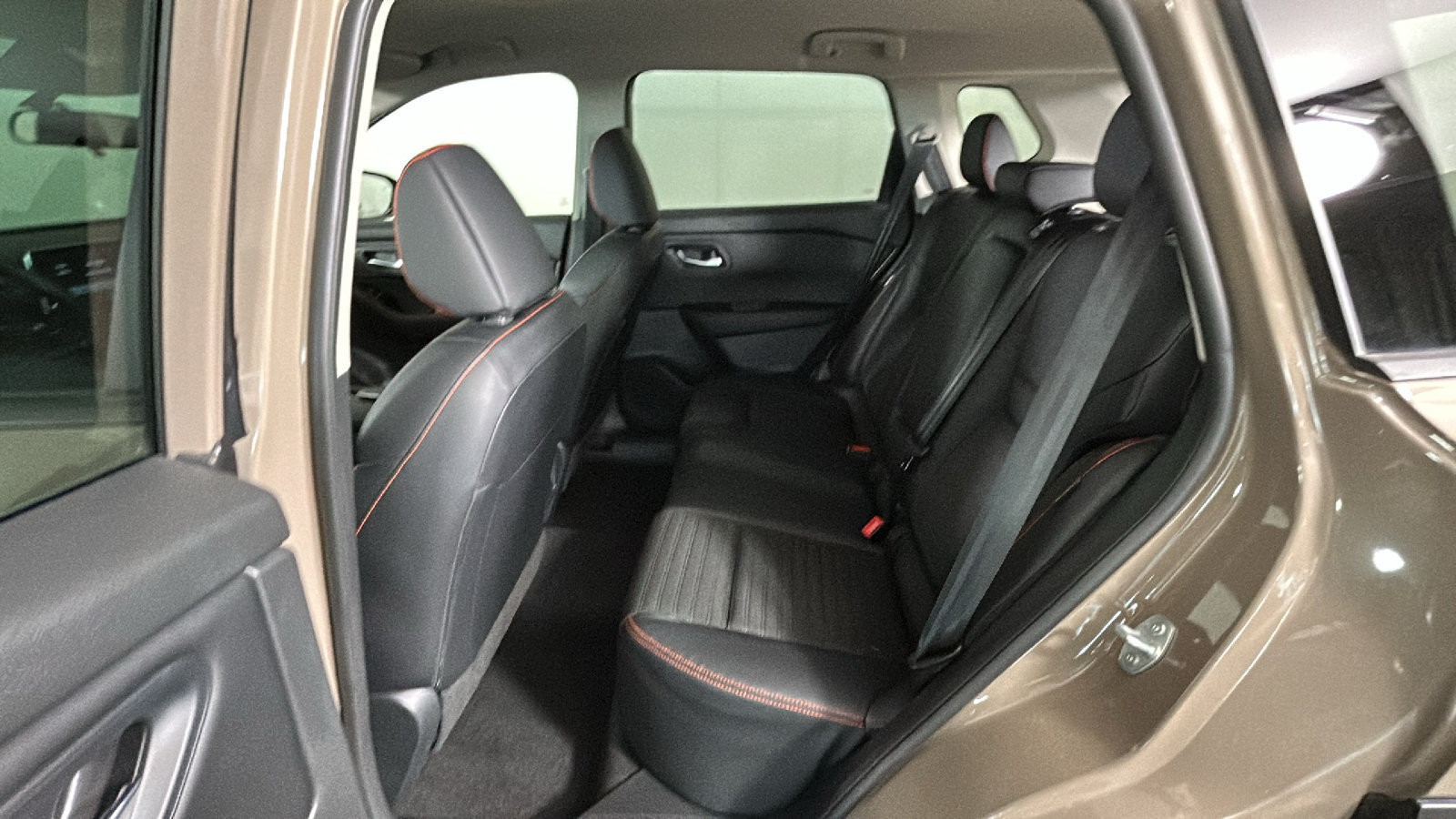 Used 2025 Nissan Rogue SV AWD/4WD image 33