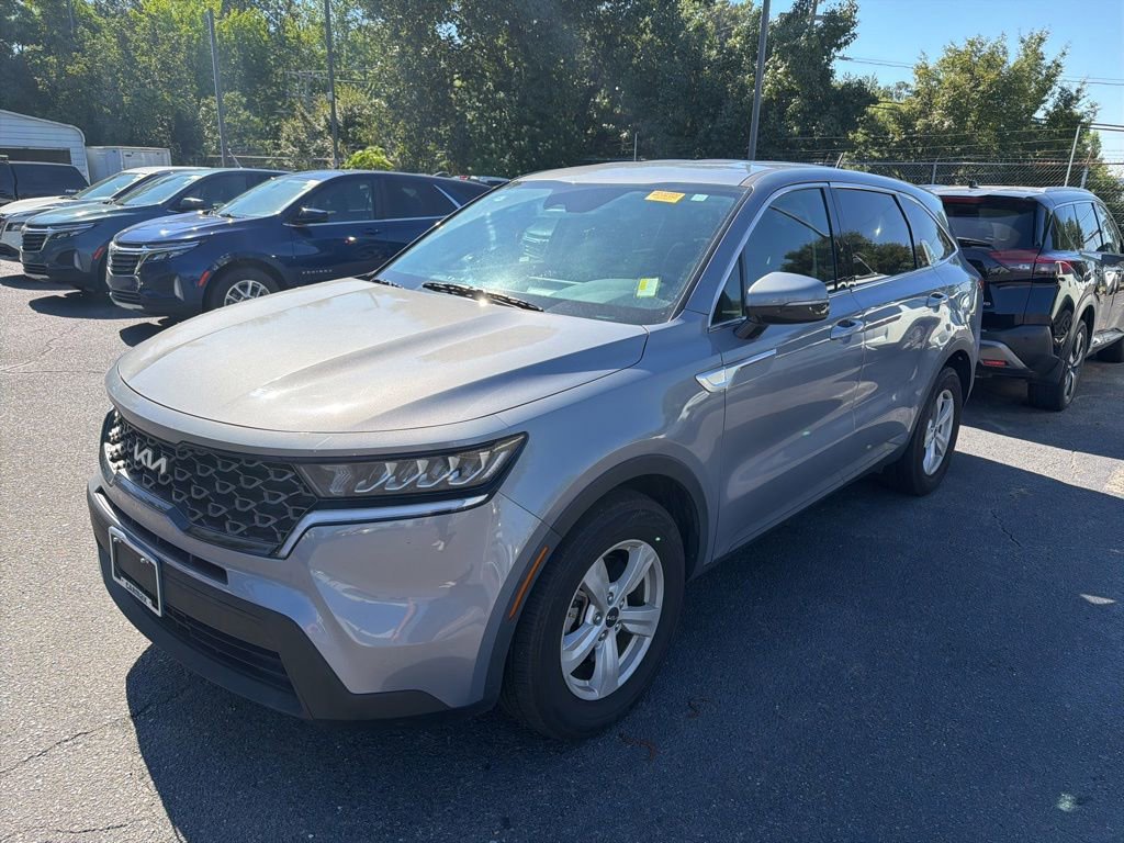 Used 2023 Kia Sorento LX FWD image 1