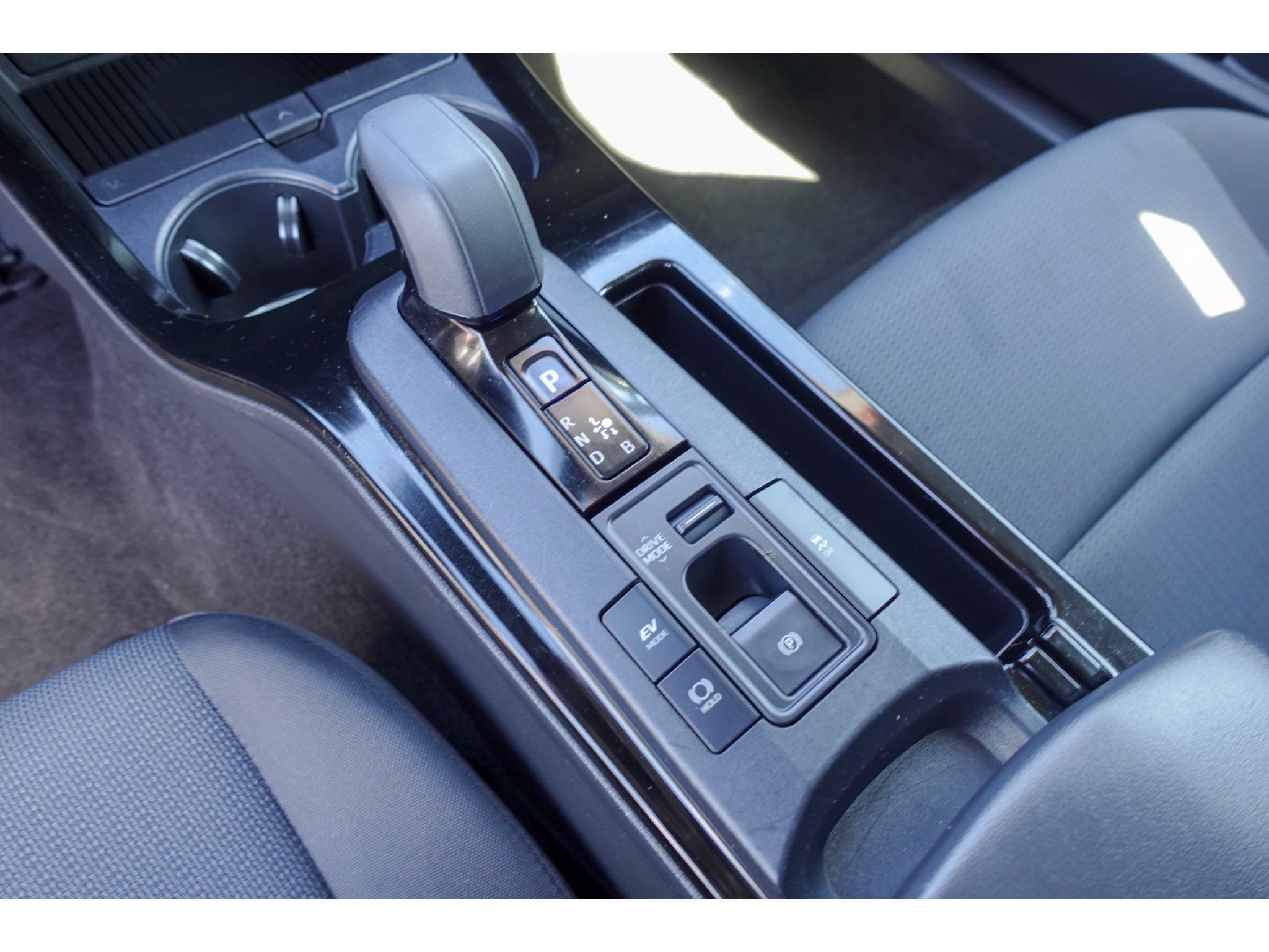 Certified 2025 Toyota Prius LE FWD image 19
