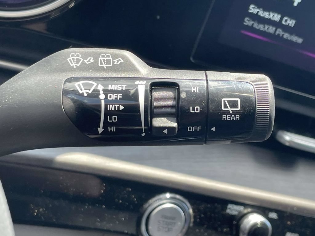 Used 2024 Kia Carnival EX FWD image 32