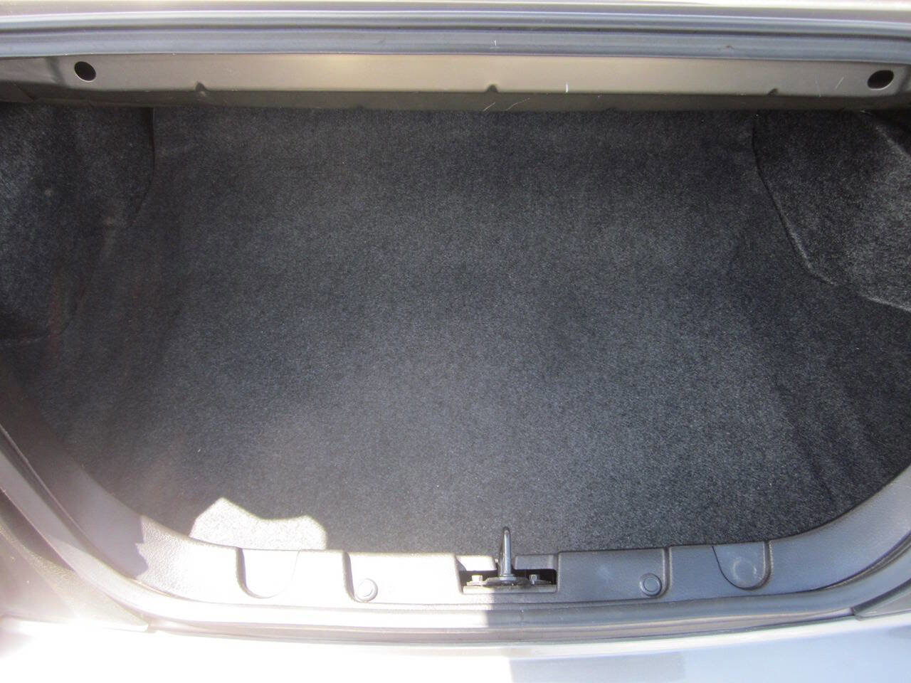 Used 2005 Ford Mustang Premium image 14