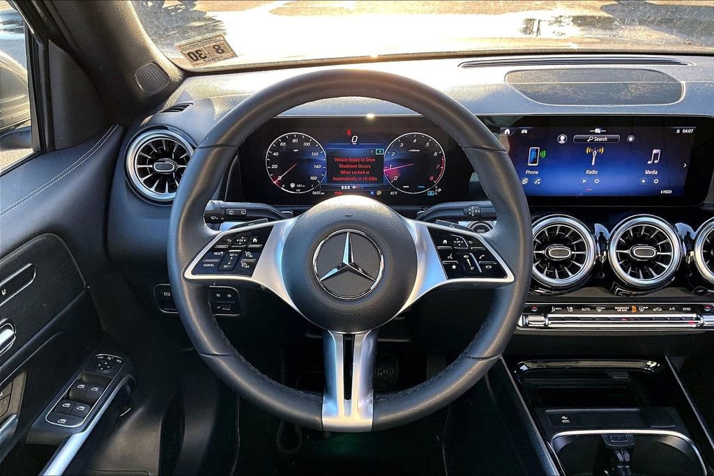 Used 2026 Mercedes-Benz GLB 250 4MATIC image 5