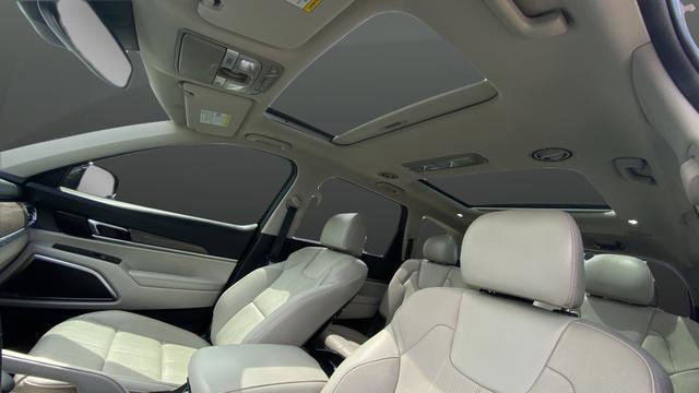 Certified 2022 Kia Telluride SX w/ Towing Package FWD image 12