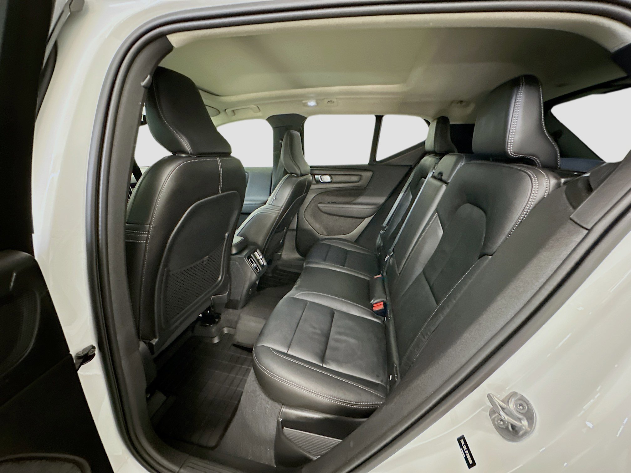 Used 2023 Volvo XC40 B5 Plus w/ Protection Package image 30