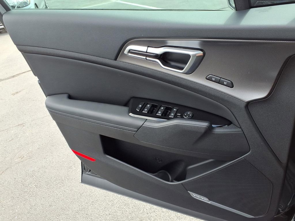 Used 2025 Kia Sportage SX image 22