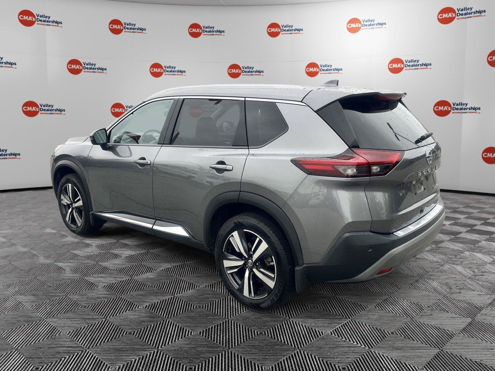 Used 2021 Nissan Rogue SL AWD/4WD image 3