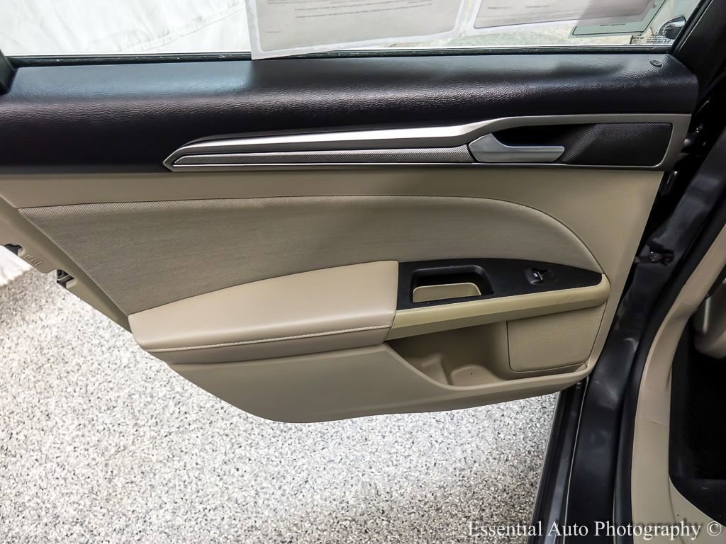 Certified 2018 Ford Fusion SE w/ Fusion SE Technology Package FWD image 21