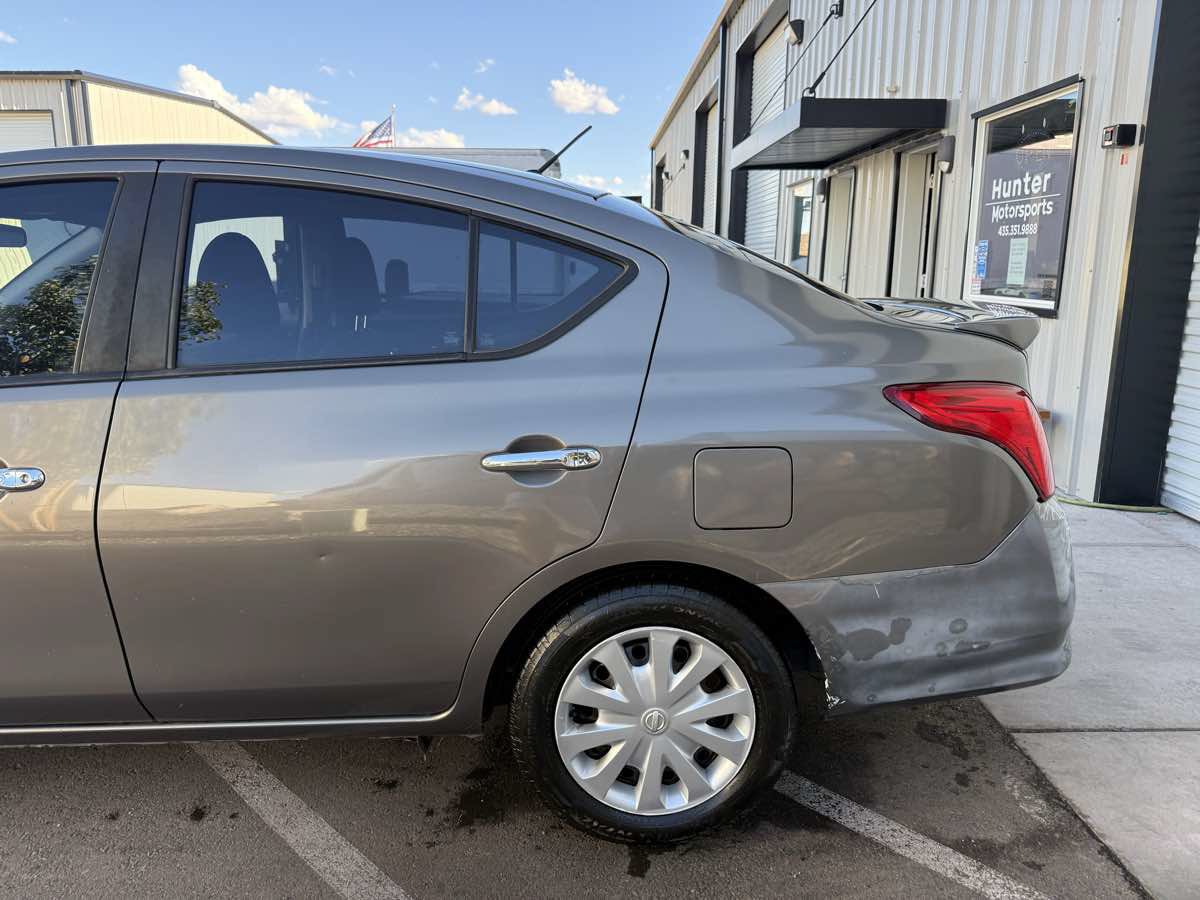 Used 2016 Nissan Versa SV FWD image 4