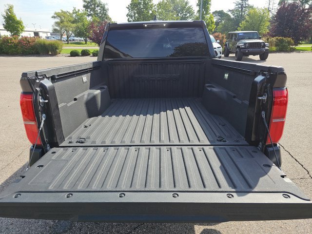Certified 2025 Toyota Tacoma SR5 AWD/4WD image 29