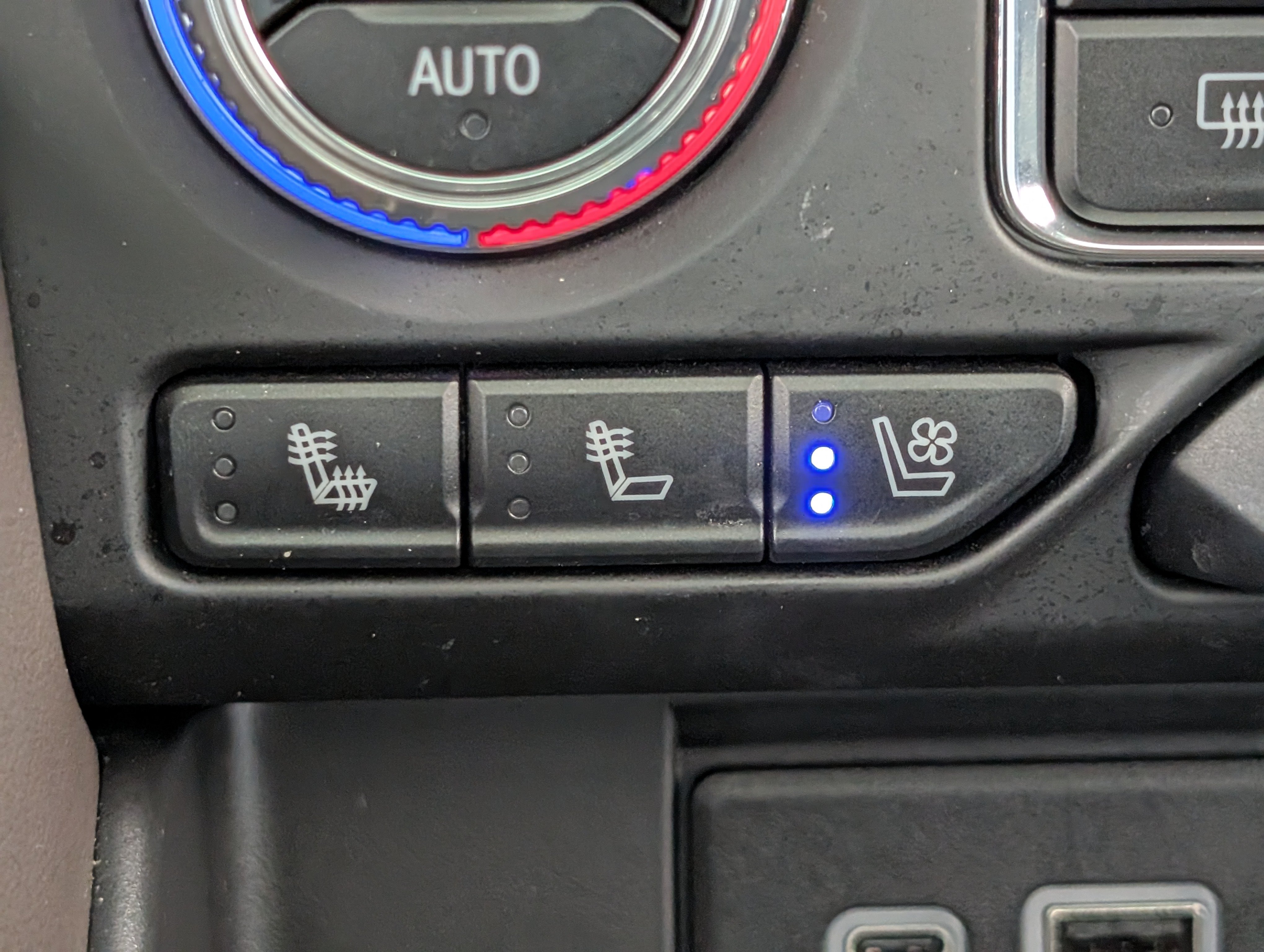 Used 2024 GMC Yukon SLT w/ SLT Premium Package RWD image 38