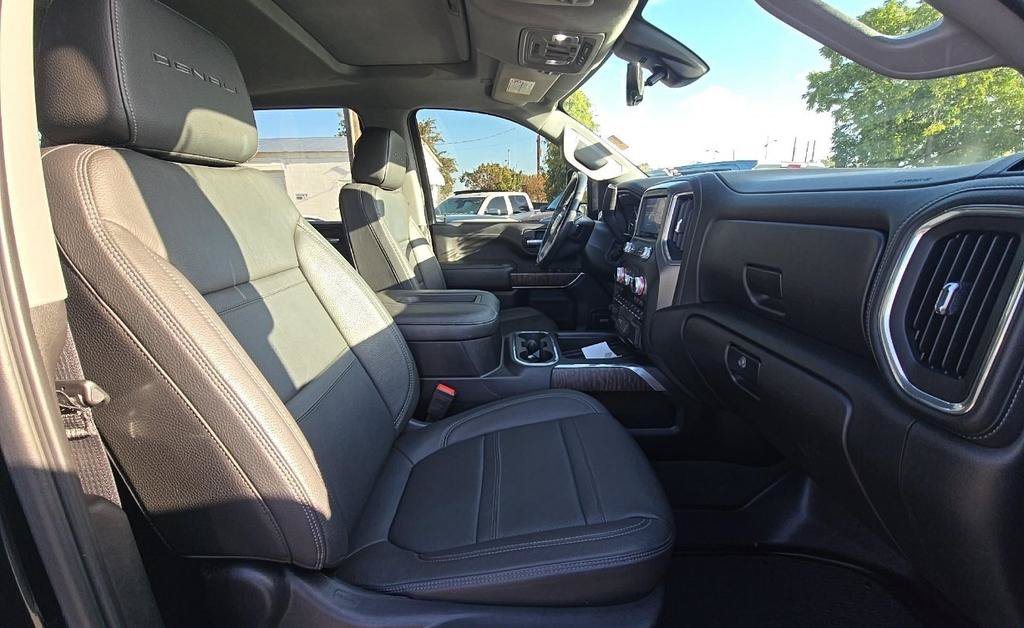 Used 2021 GMC Sierra 2500 Denali w/ Denali Black Diamond Edition AWD/4WD image 17