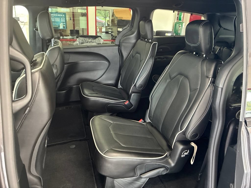 Used 2023 Chrysler Pacifica Limited w/ S Appearance Package FWD image 19