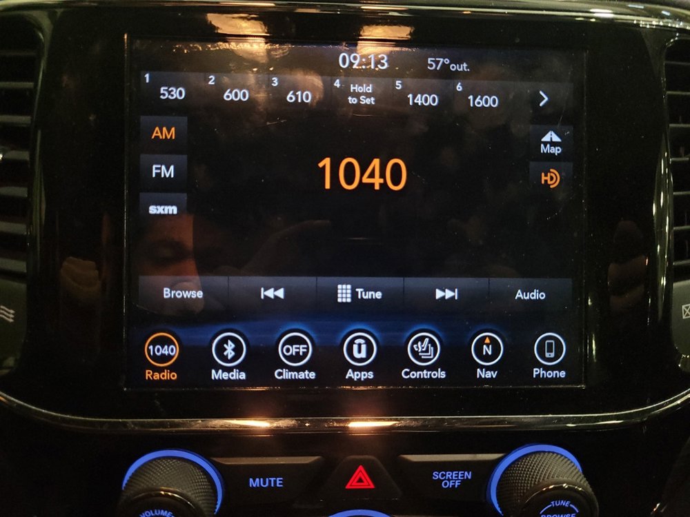 Used 2019 Jeep Grand Cherokee Altitude image 25