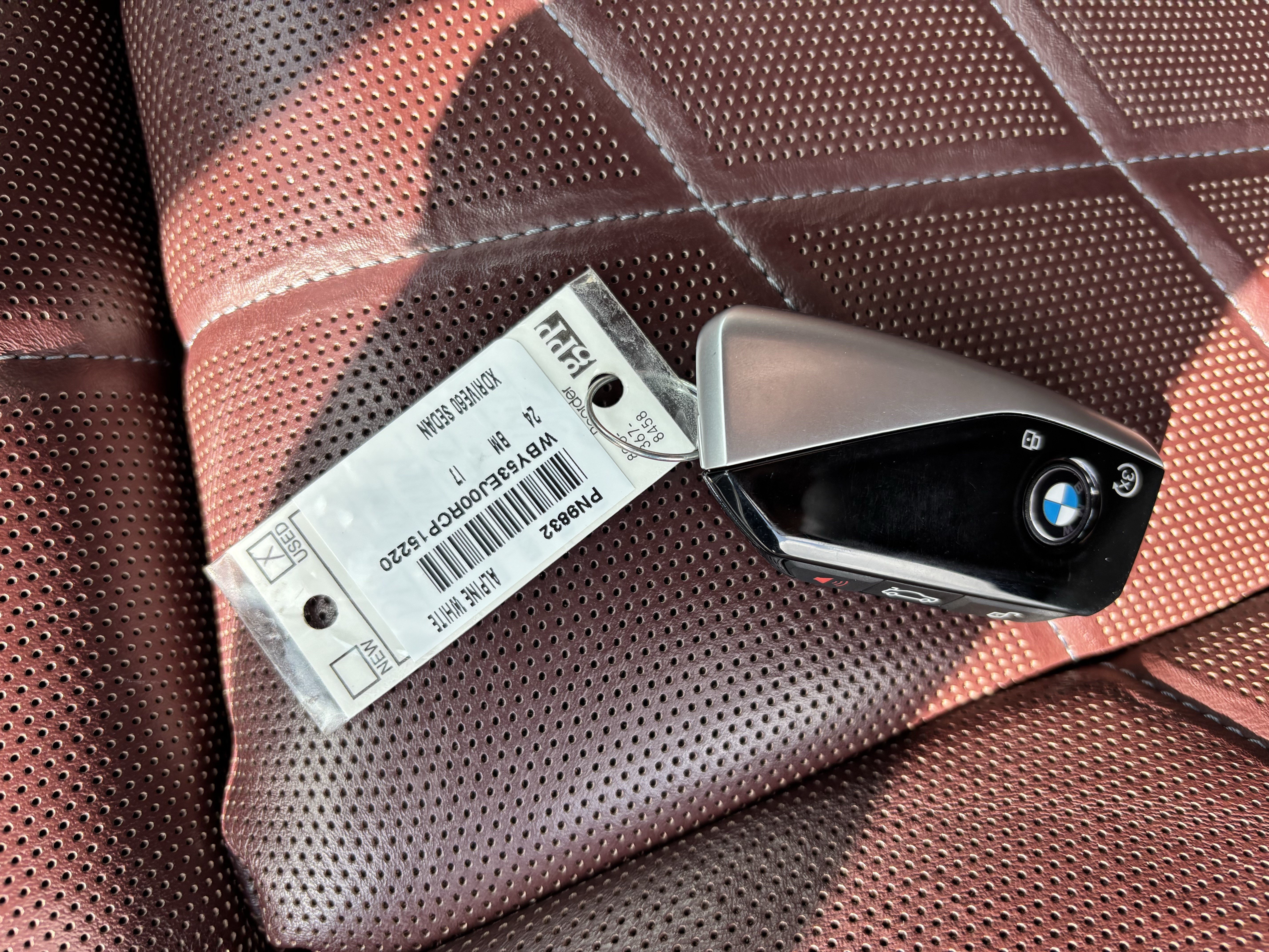 Used 2024 BMW i7 xDrive60 AWD/4WD image 37