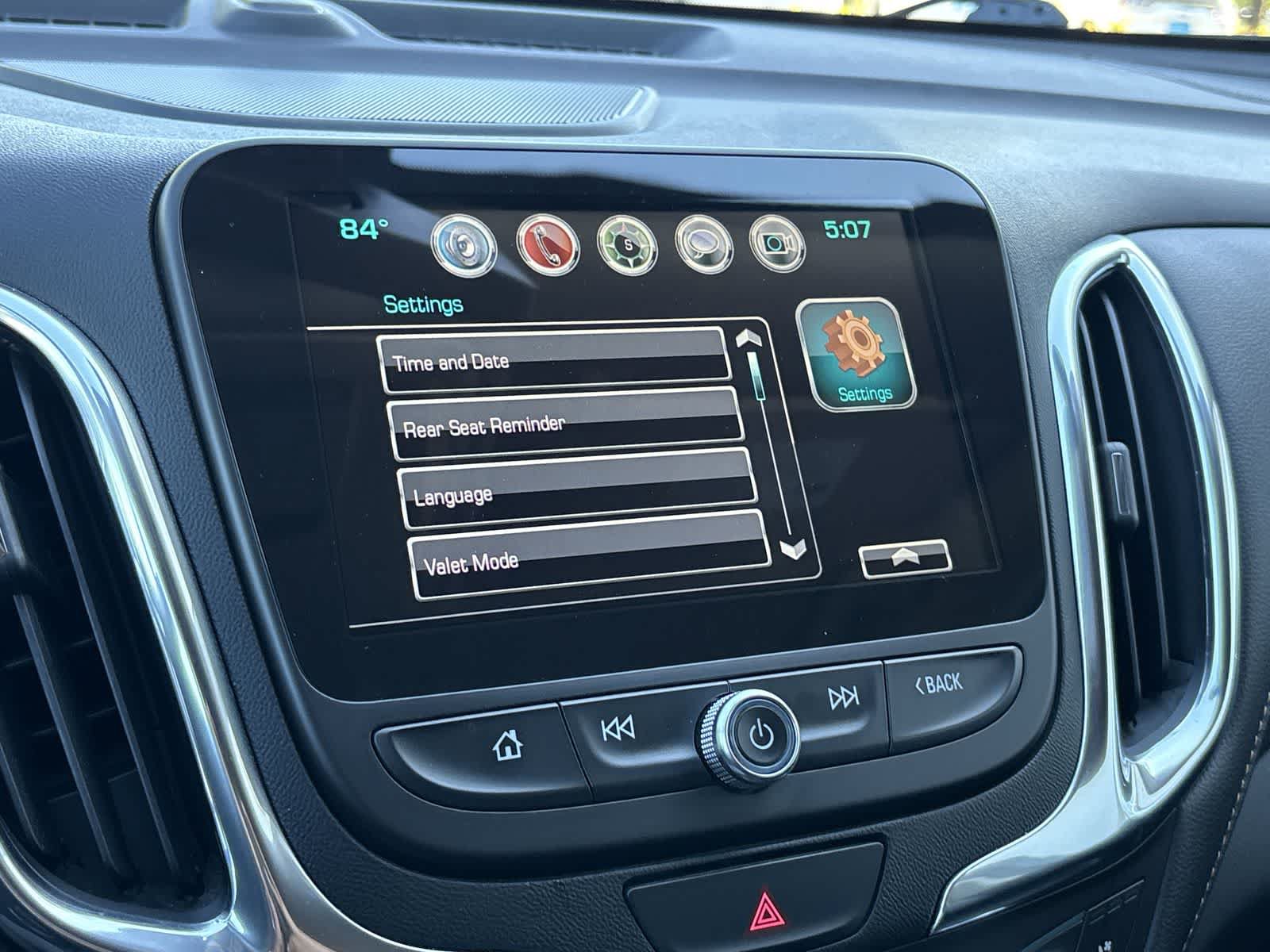 Used 2018 Chevrolet Equinox Premier FWD image 19