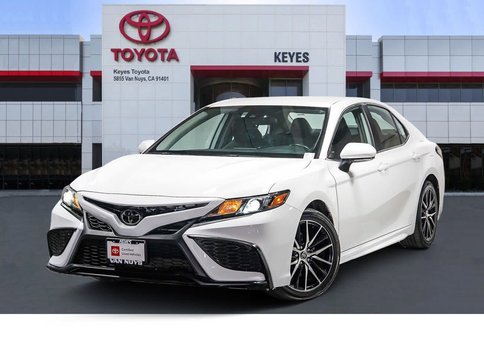 Certified 2022 Toyota Camry SE FWD image 1