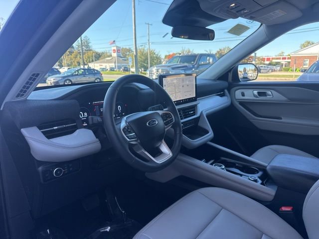 Used 2025 Ford Explorer Active w/ Active Comfort Package image 10
