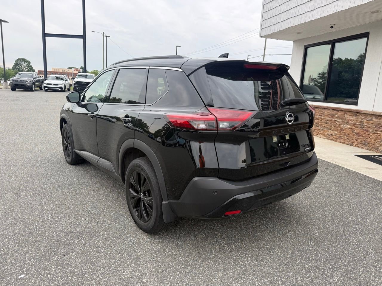 Used 2023 Nissan Rogue SV w/ SV Premium B Package AWD/4WD image 6
