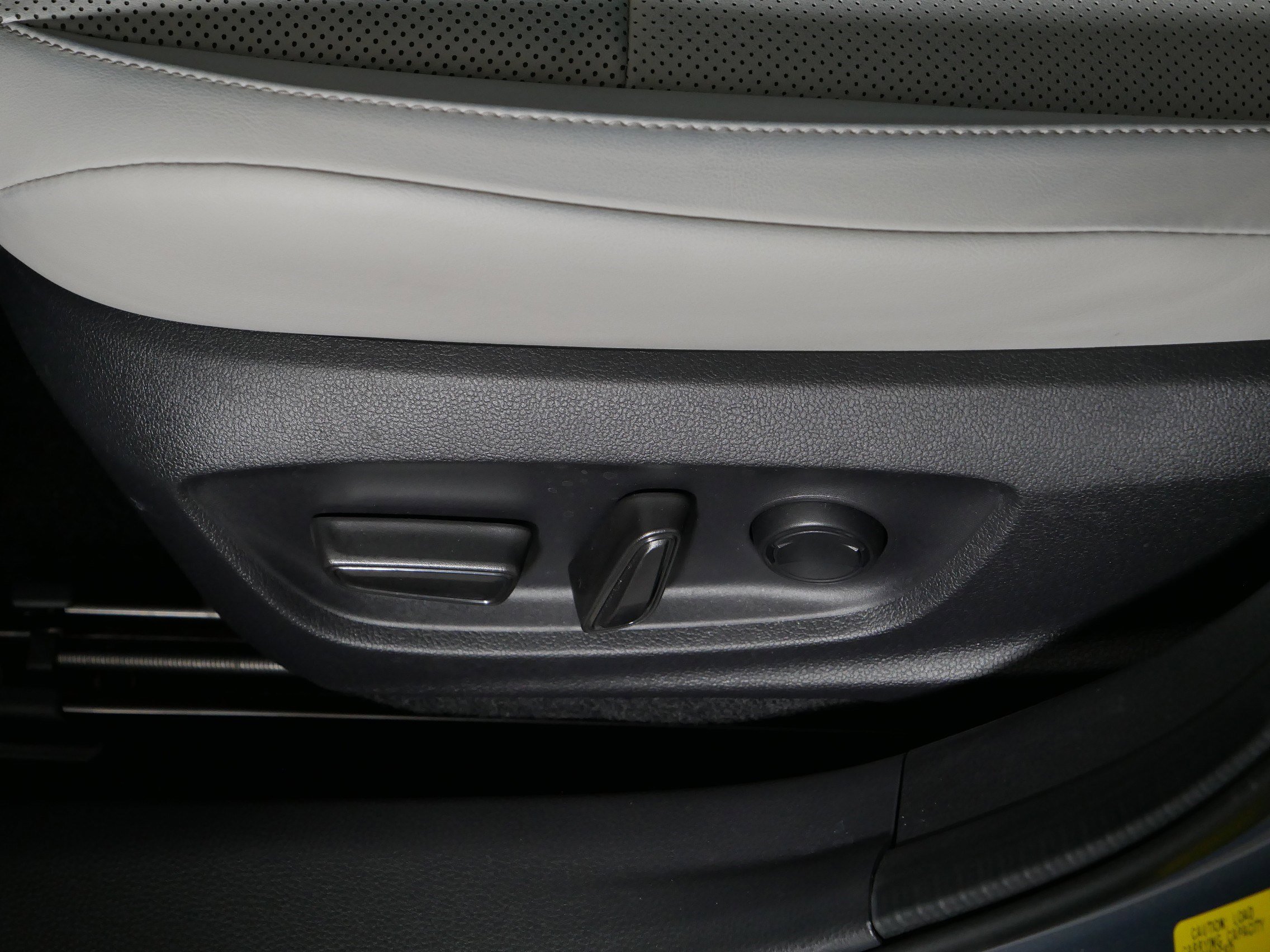 Used 2025 Toyota Prius XLE AWD/4WD image 20