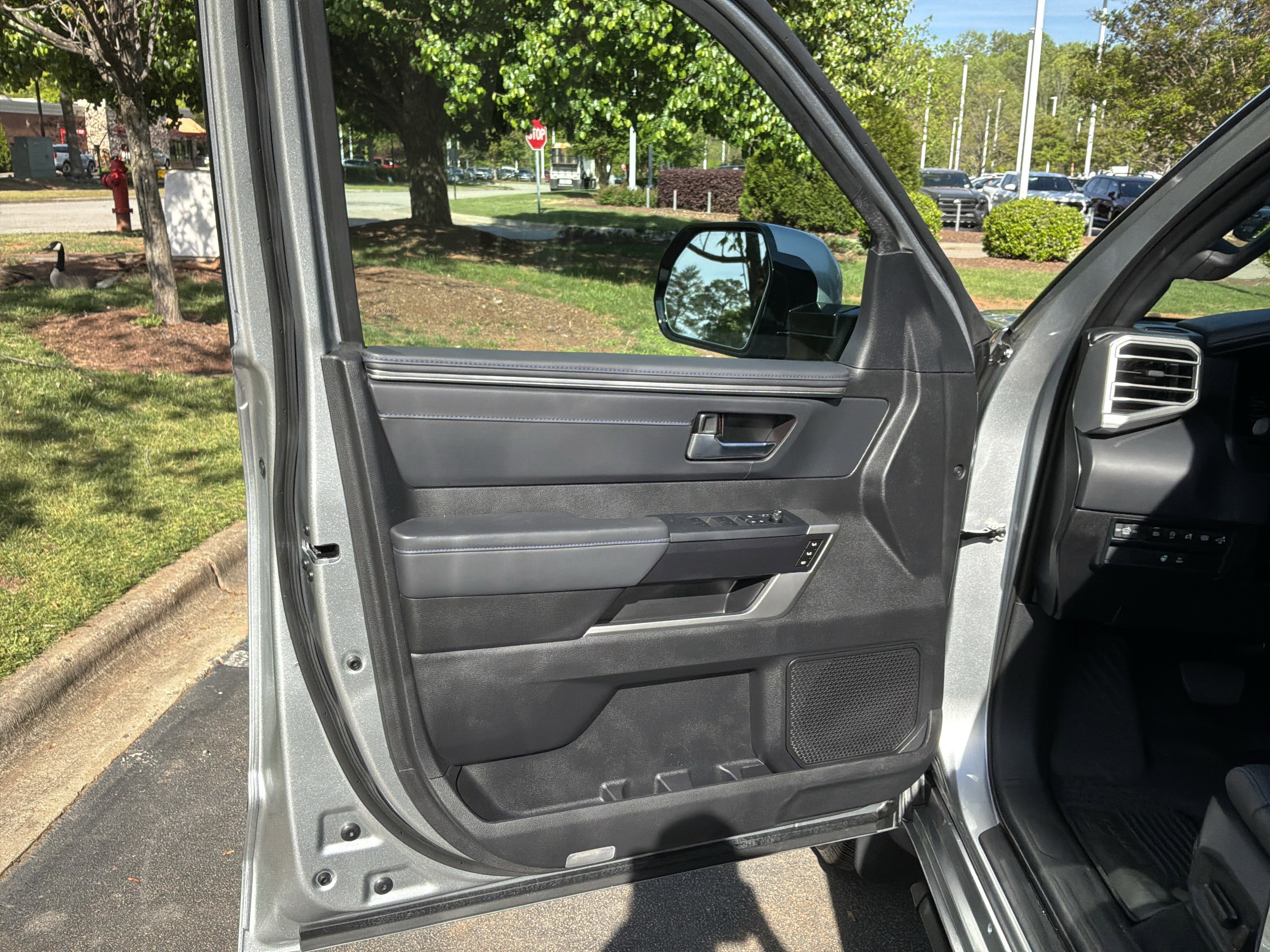 Used 2025 Toyota Tundra Platinum AWD/4WD image 14