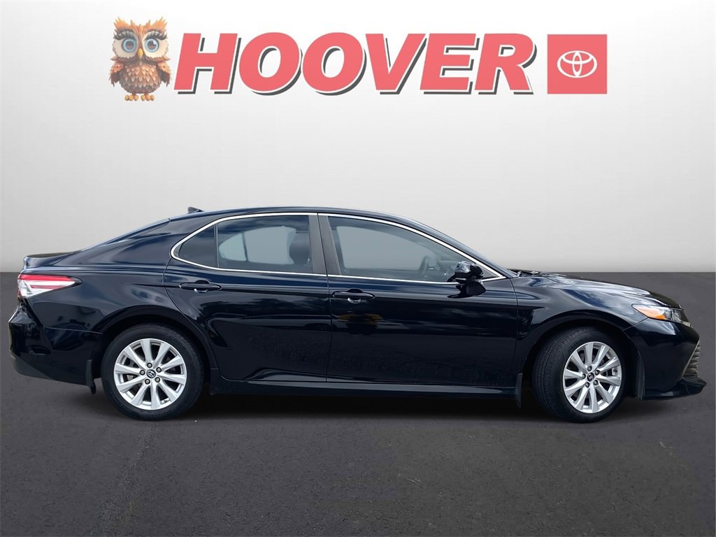Used 2019 Toyota Camry LE image 2