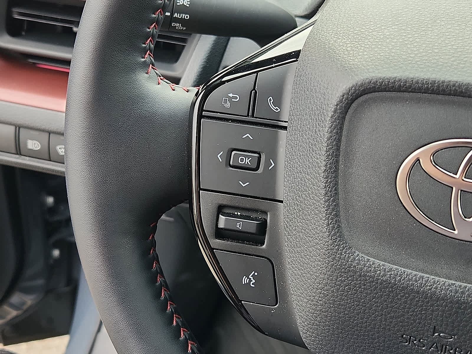 Used 2025 Toyota Prius Plug-In Hybrid image 22