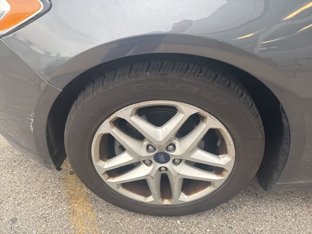 Used 2016 Ford Fusion SE FWD image 19