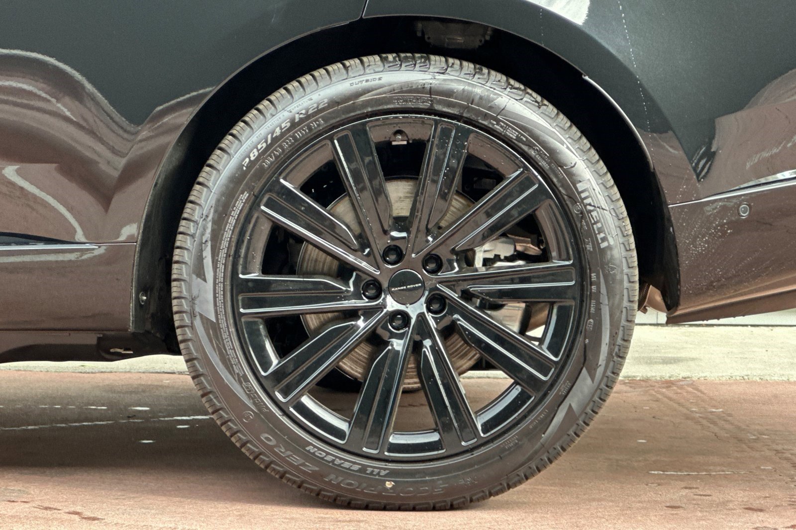 New 2026 Land Rover Range Rover SE image 13