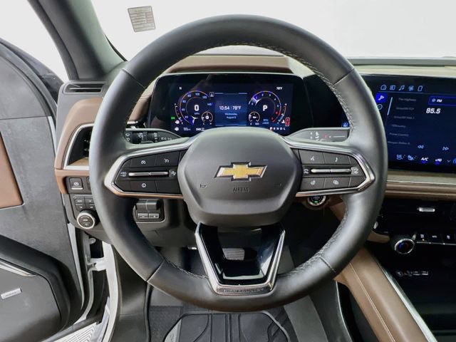 Used 2025 Chevrolet Suburban High Country AWD/4WD image 12