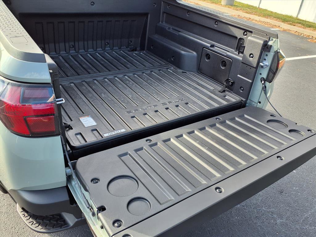 Used 2025 Hyundai Santa Cruz SE image 24