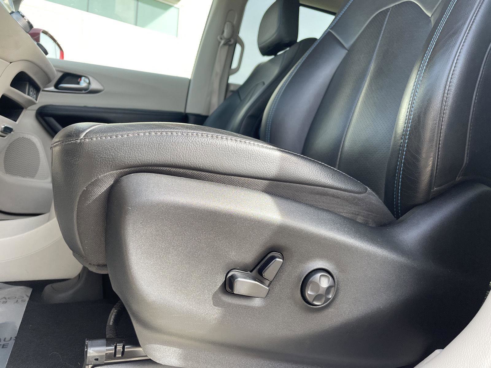 Used 2021 Chrysler Pacifica Touring-L w/ Premium & Safety Sphere Group AWD/4WD image 20