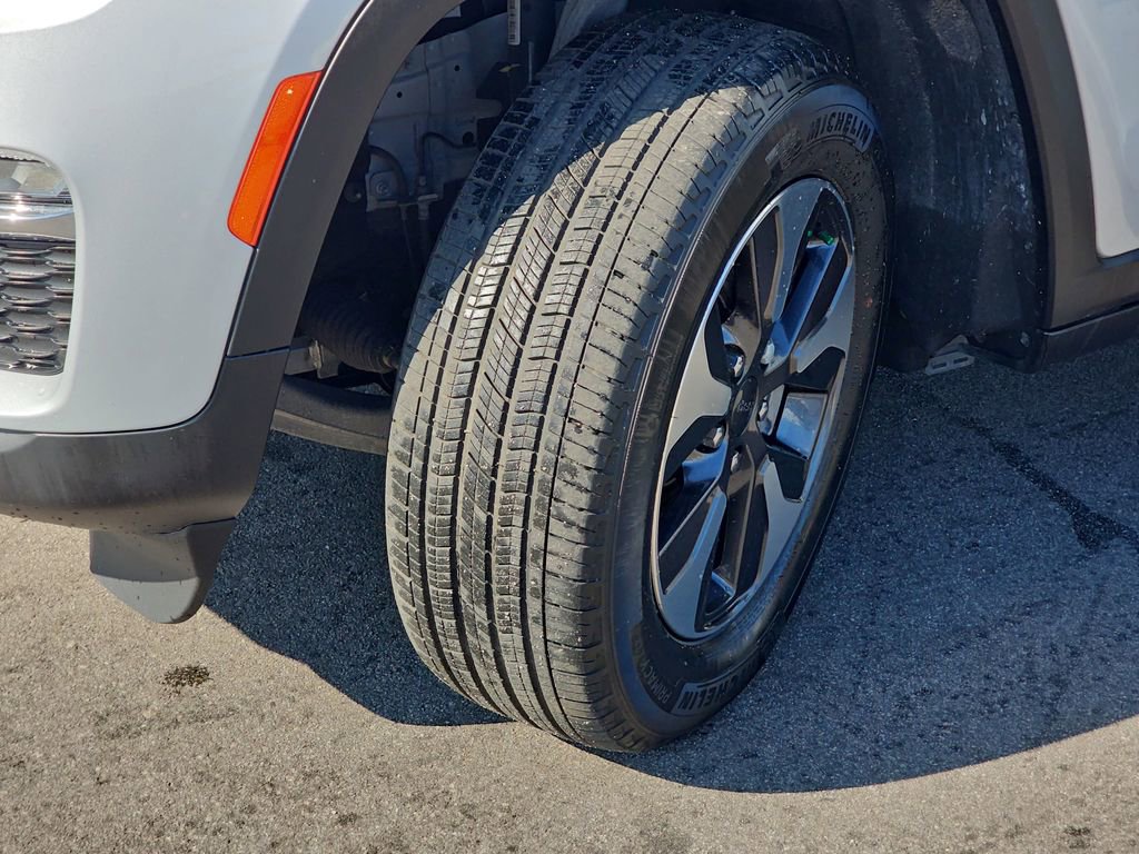 Used 2022 Jeep Grand Cherokee Limited 4xe image 36