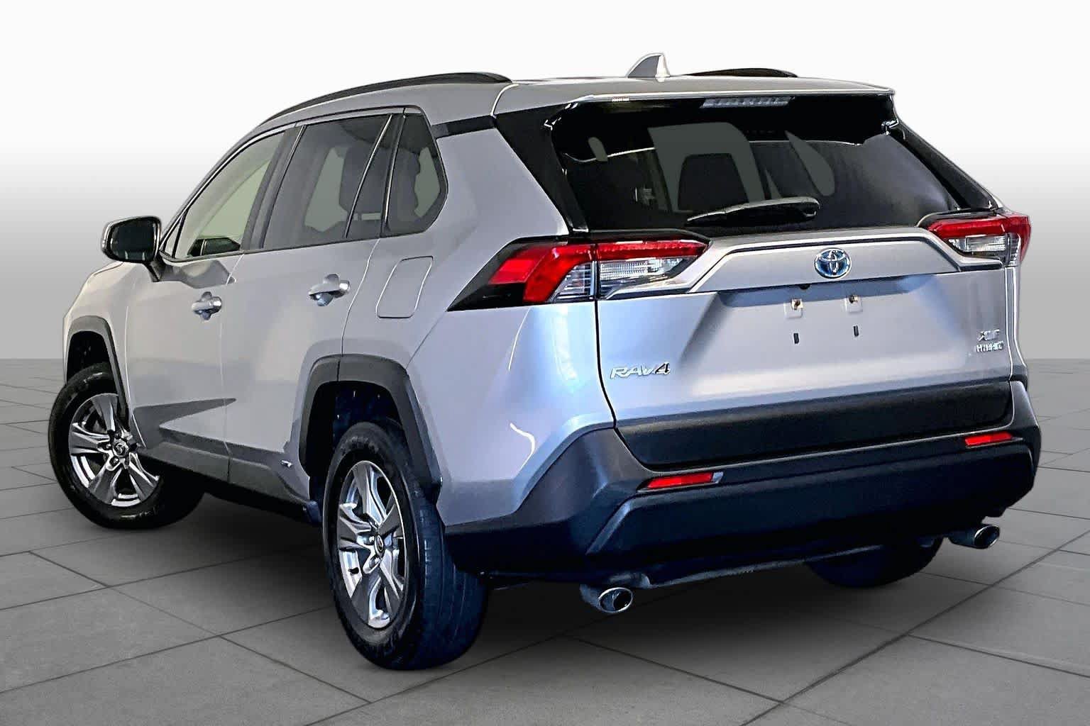 Used 2023 Toyota RAV4 XLE w/ Convenience Package AWD/4WD image 12