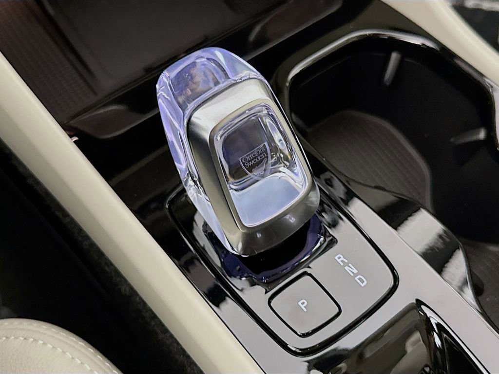 Certified 2026 Volvo XC40 B5 Ultra w/ Climate Package image 17