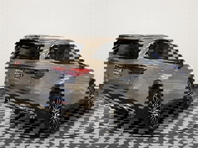 Used 2024 Mercedes-Benz GLC 300 4MATIC image 4