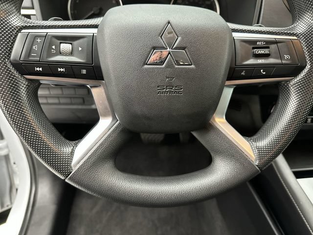 Used 2023 Mitsubishi Outlander ES AWD/4WD image 16