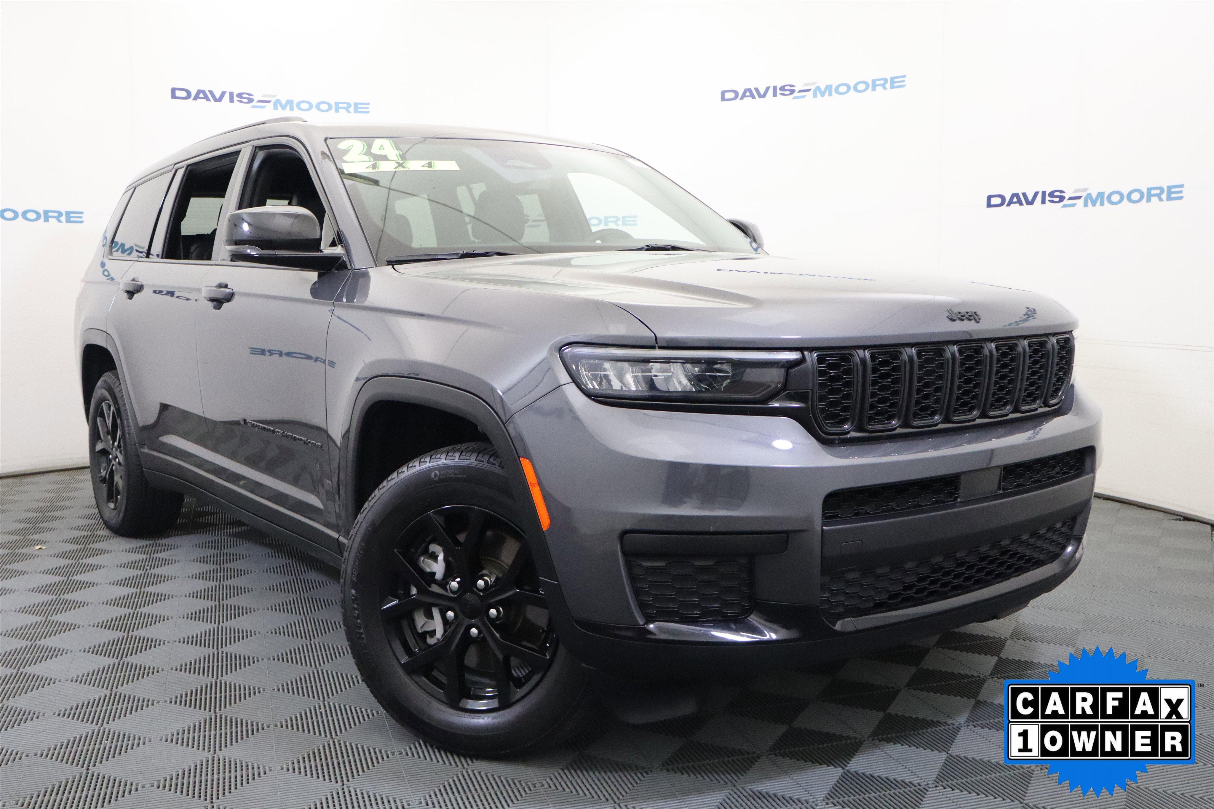 Used 2024 Jeep Grand Cherokee L Laredo image 2