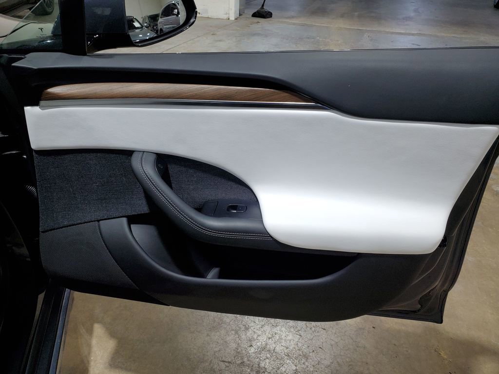 Used 2022 Tesla Model S image 16