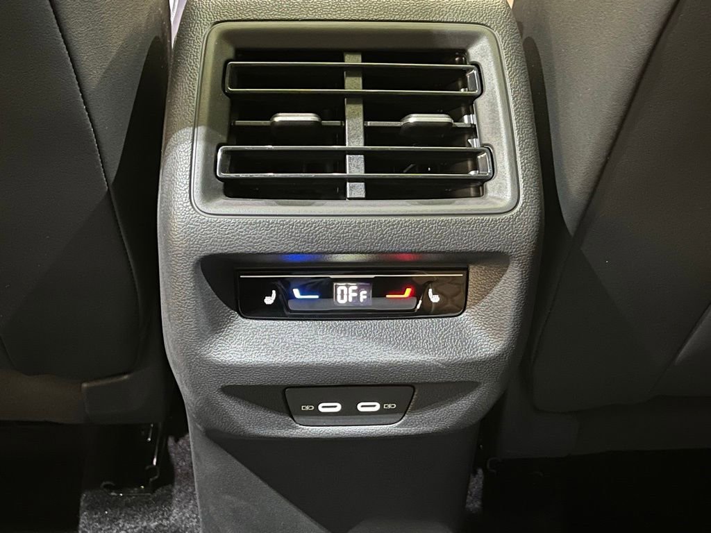 Certified 2025 Volkswagen Tiguan SEL R-Line image 24