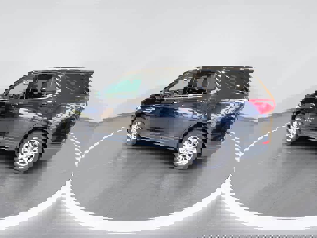 Used 2020 Chevrolet Equinox LT w/ Driver Convenience Package image 6