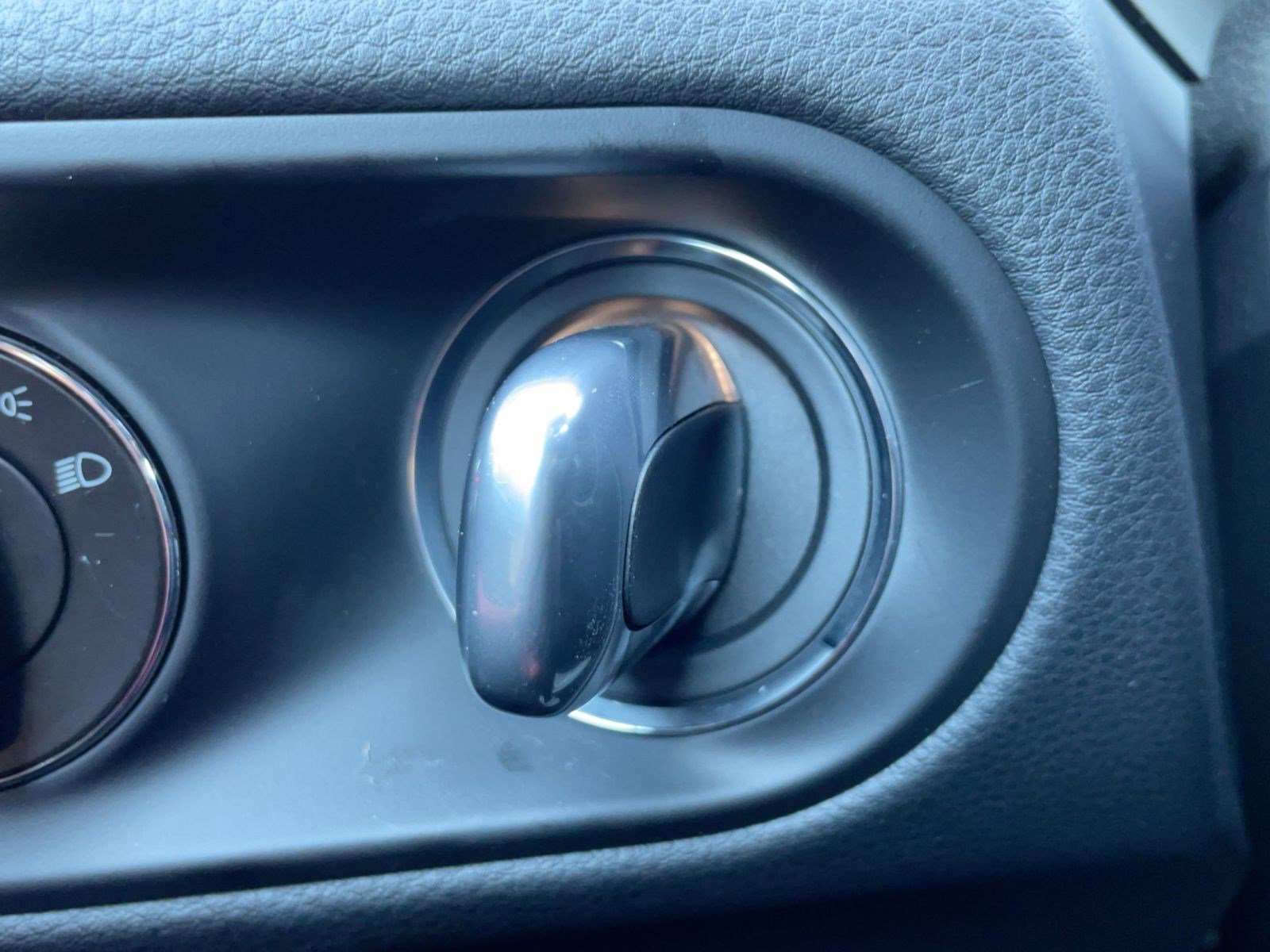 Used 2025 Porsche Macan image 26