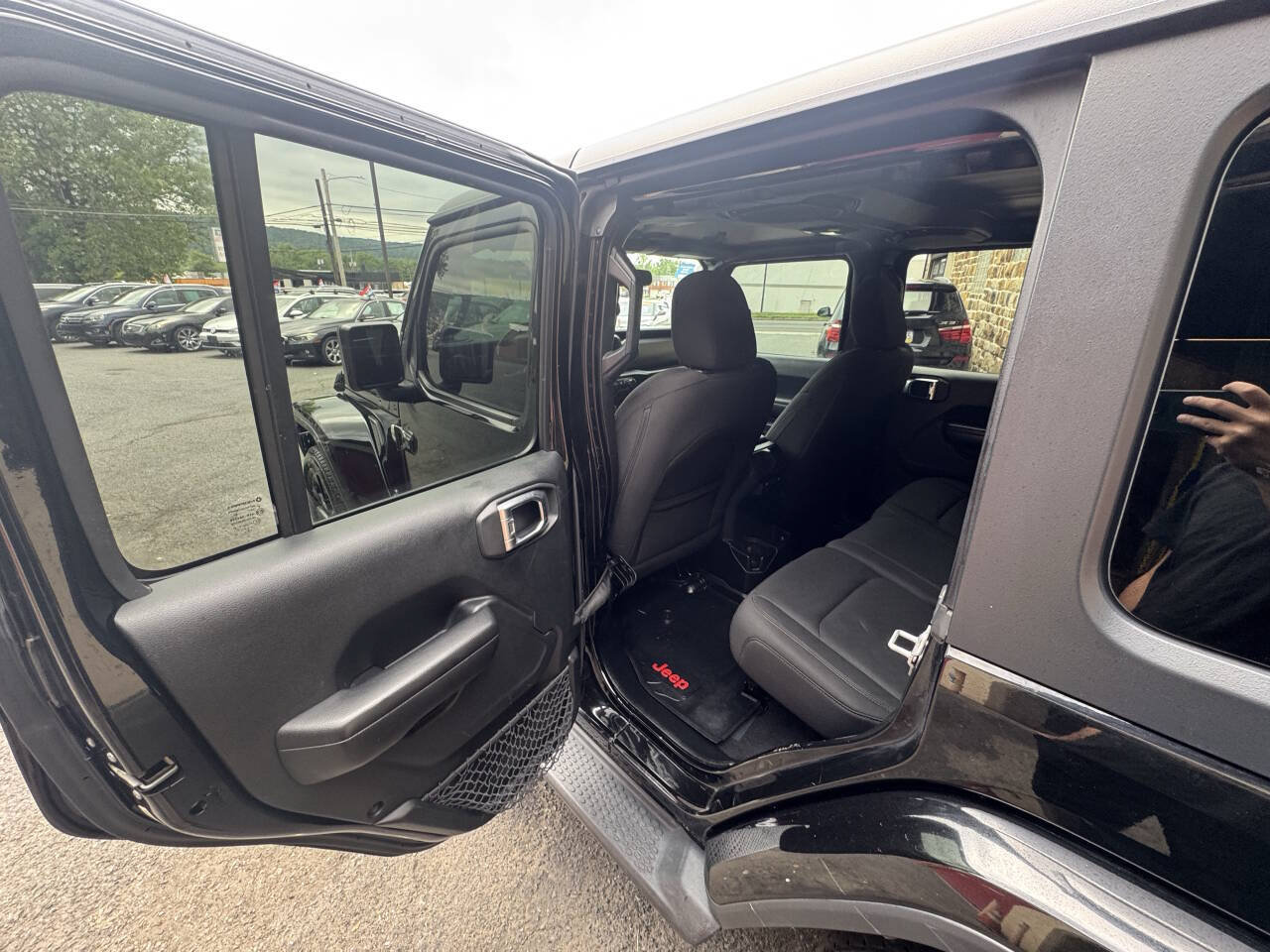Used 2018 Jeep Wrangler Unlimited Sport S AWD/4WD image 16