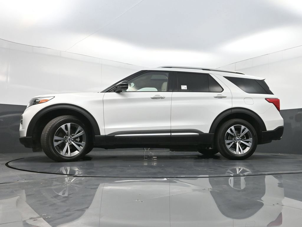 Used 2020 Ford Explorer Platinum w/ Premium Technology Package image 32