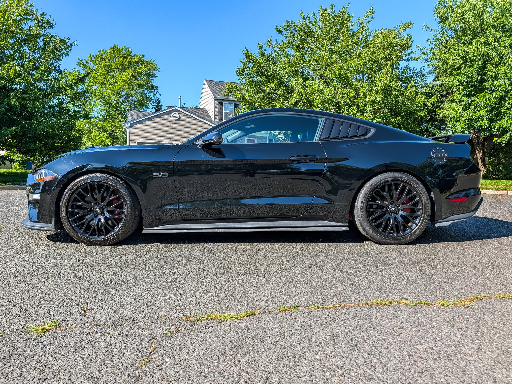 Used 2020 Ford Mustang GT Premium w/ GT Performance Package RWD image 9