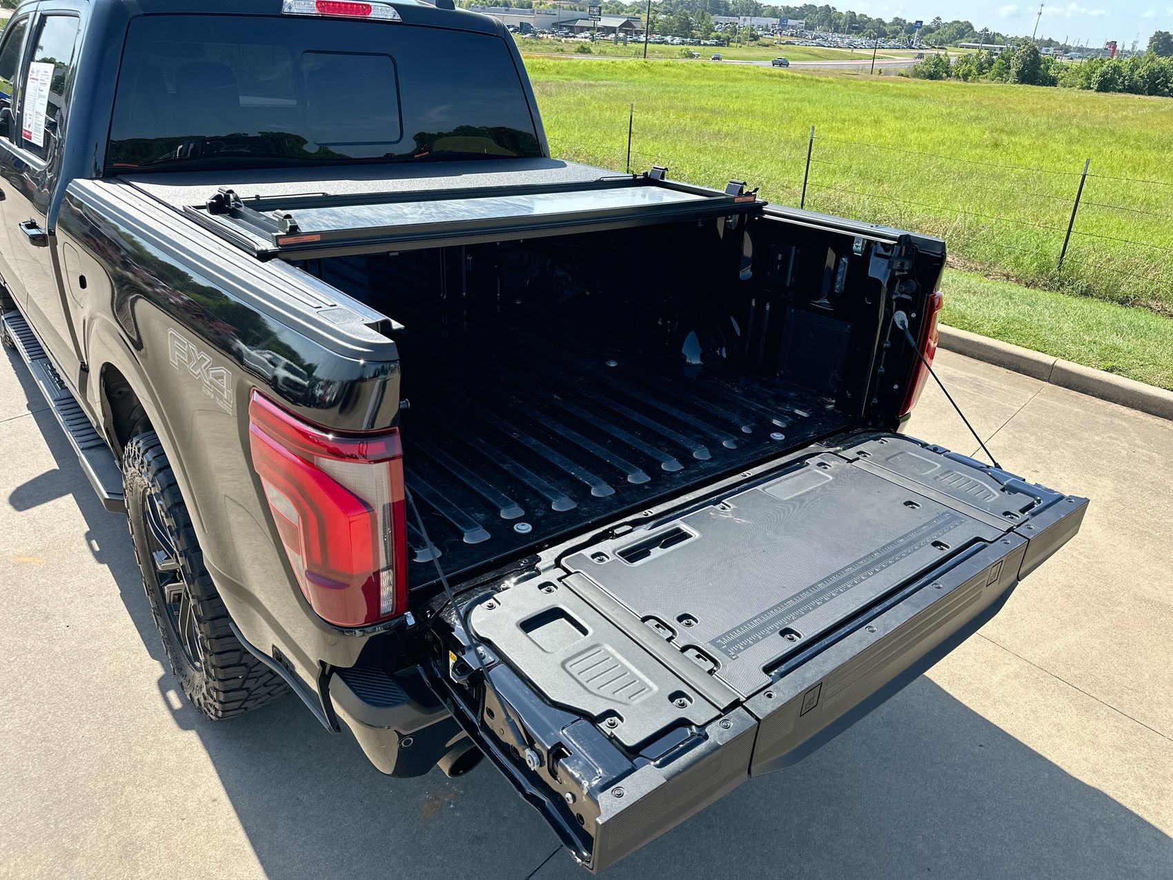 Used 2025 Ford F150 Lariat w/ Equipment Group 502A High AWD/4WD image 25