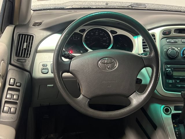 Used 2005 Toyota Highlander 2WD w/ 3rd Row image 13